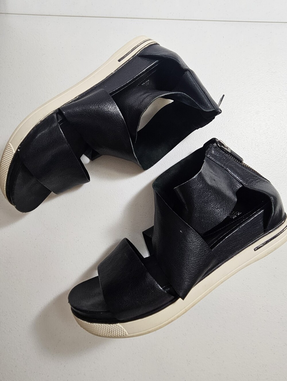 Eileen Fisher US10 Black Leather Strappy Platform Sandals
